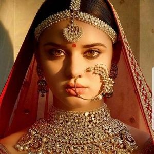 Meet your Posher, Farah